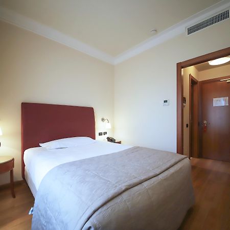 Monica Hotel Fiera Pregnana Milanese Exteriör bild