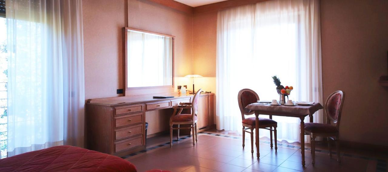 Monica Hotel Fiera Pregnana Milanese Exteriör bild