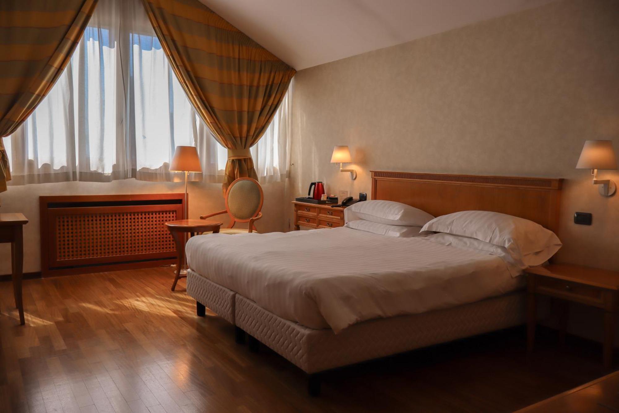 Monica Hotel Fiera Pregnana Milanese Exteriör bild