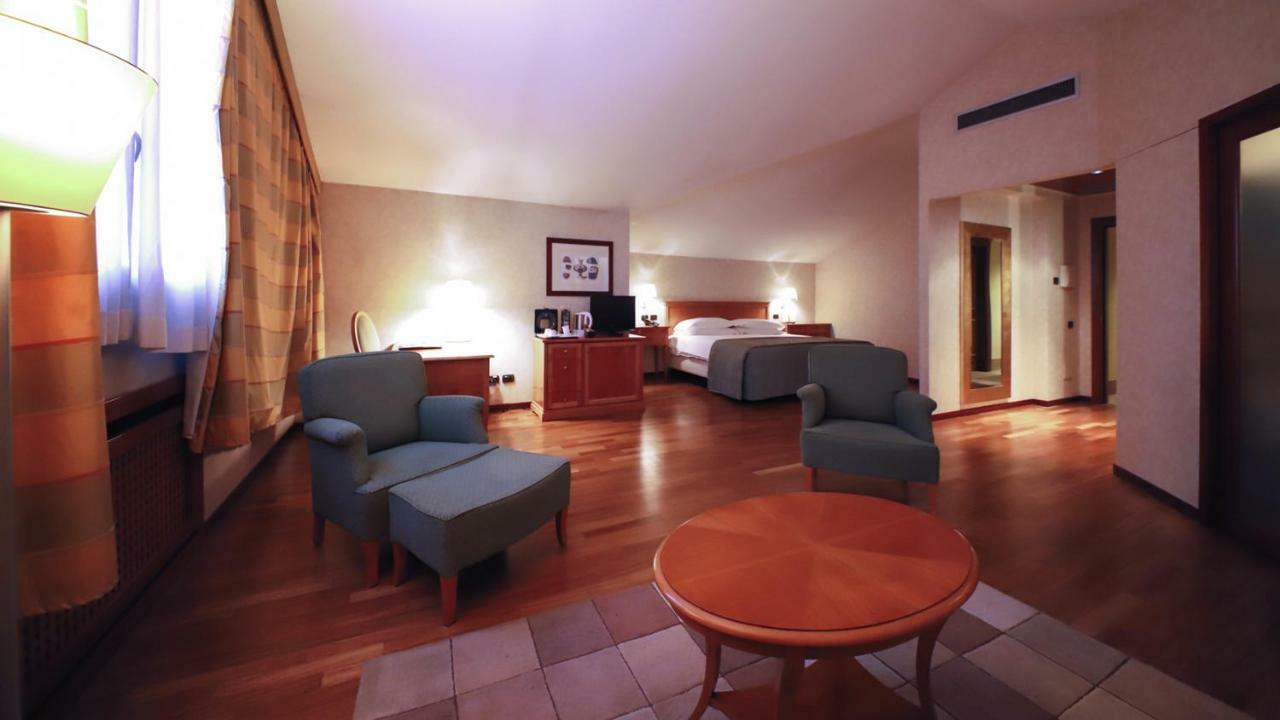 Monica Hotel Fiera Pregnana Milanese Exteriör bild