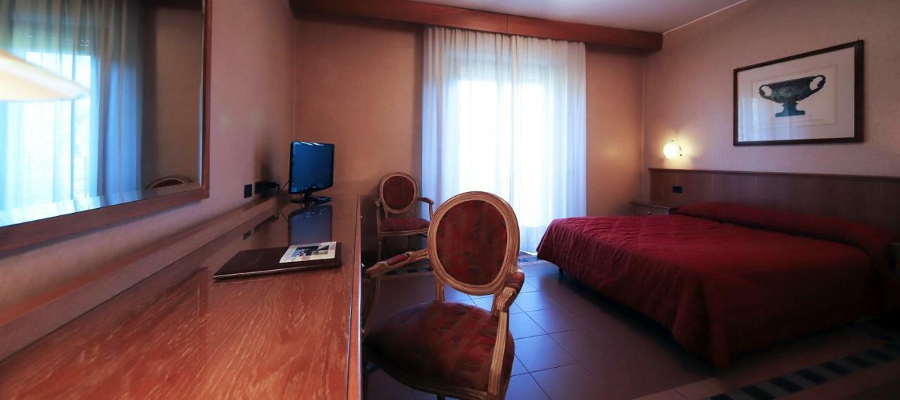 Monica Hotel Fiera Pregnana Milanese Exteriör bild