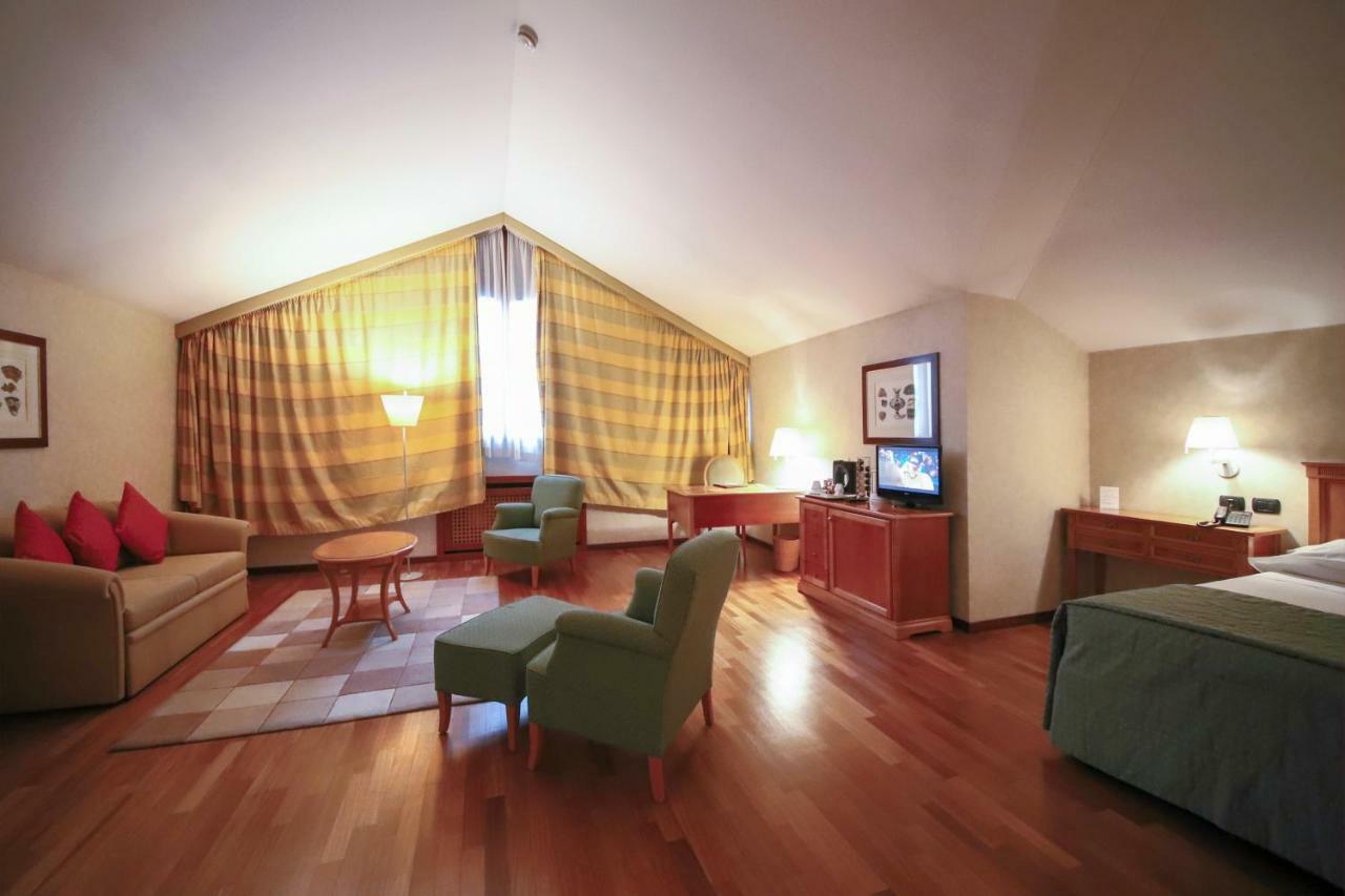 Monica Hotel Fiera Pregnana Milanese Exteriör bild