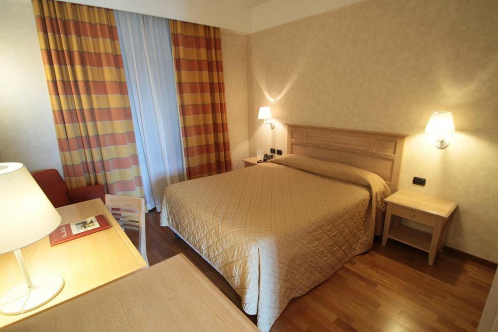 Monica Hotel Fiera Pregnana Milanese Exteriör bild